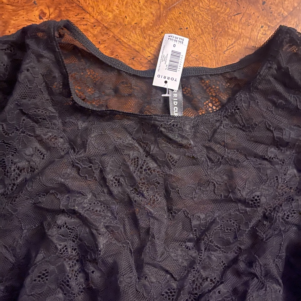 Lace under top - Picture 2 of 2